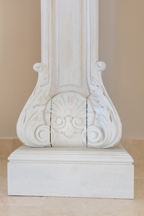 Colonne piédestal en bois sculpté – Style classique, peinture blanche – Image 5