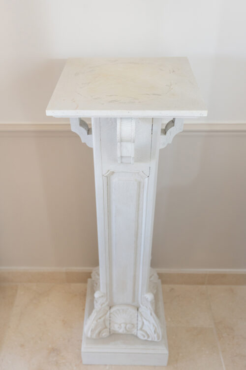 Colonne piédestal en bois sculpté – Style classique, peinture blanche – Image 2