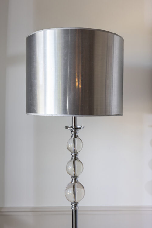 Lampadaire chromée et verre soufflé – Design 1970 – Image 4