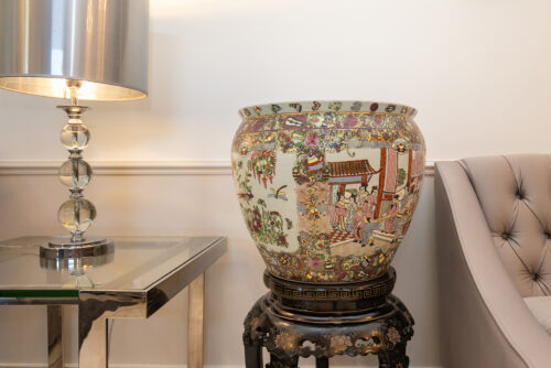 Paire de grandes jardinières chinoises à décor polychrome et carpes – Chine, XXᵉ siècle – Image 7