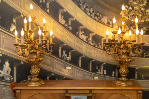 Paire de grands candélabres en bois doré – Électrifiés, style baroque/Louis XV