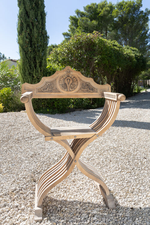 Paire de fauteuils pliants savonarola – Style Renaissance, bois sculpté – Image 10