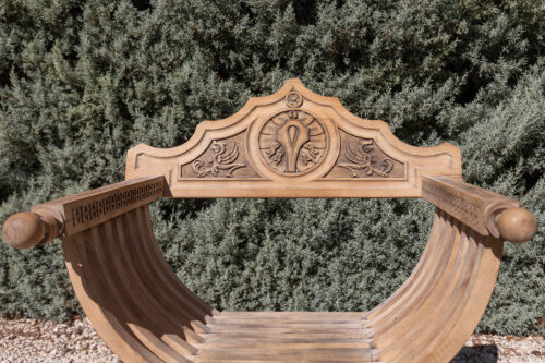 Paire de fauteuils pliants savonarola – Style Renaissance, bois sculpté – Image 7