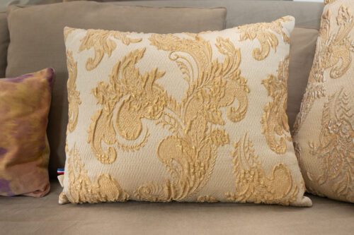 Paire de coussins en jacquard baroque – Confection française PY ANTIKS – Image 2