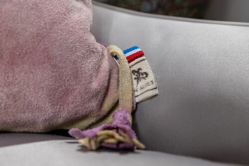 Coussin en velours dégradé – Tissu Jean Paul Gaultier, confection française PY ANTIKS – Image 3
