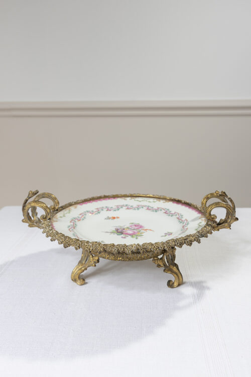 Plateau en porcelaine à décor floral – Monture en bronze doré, fin XIXᵉ – Image 2