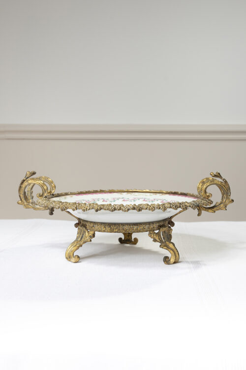 Plateau en porcelaine à décor floral – Monture en bronze doré, fin XIXᵉ – Image 5