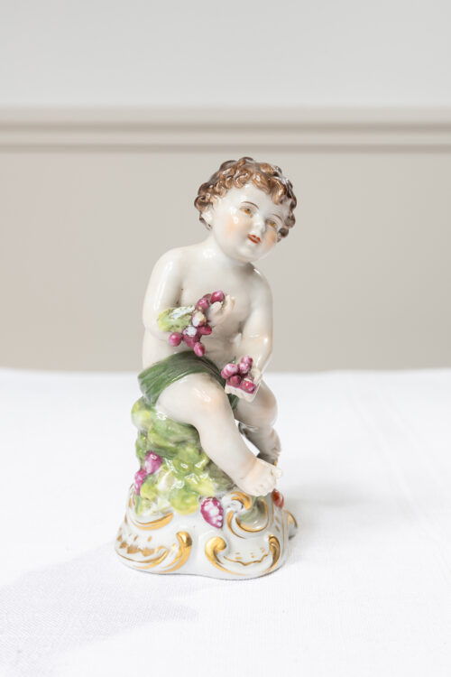 Suite de 4 figurines en porcelaine polychrome – Putti aux attributs, Allemagne/Dresde style, fin XIXᵉ – début XXᵉ – Image 8