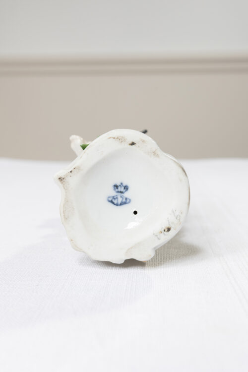 Suite de 4 figurines en porcelaine polychrome – Putti aux attributs, Allemagne/Dresde style, fin XIXᵉ – début XXᵉ – Image 2