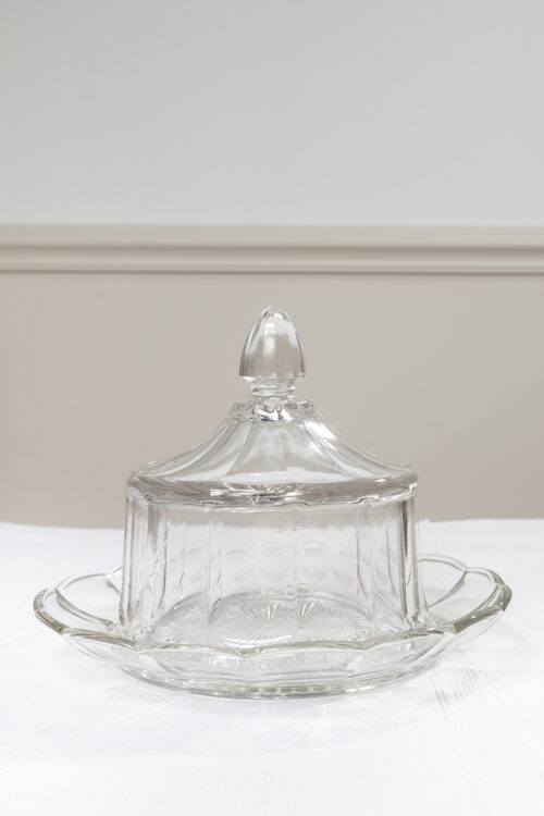 Cloche à fromage ou beurrier en verre taillé – France, XXe siècle